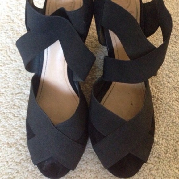 Tory Burch Suede Wedge 8.5 - Picture 2 of 6